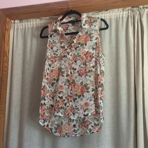 Sleeveless floral button up blouse L